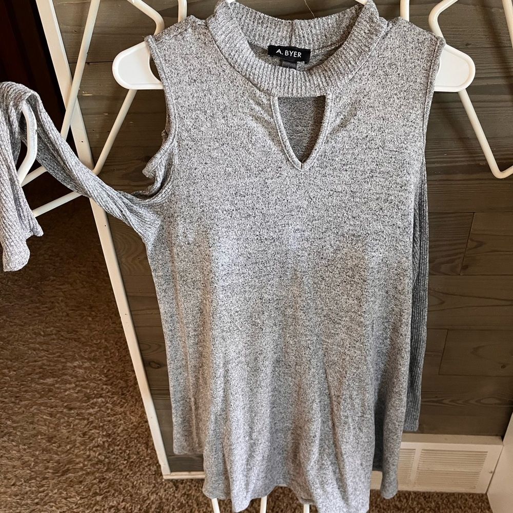 A.Byer heather grey Cold shoulder sweater size Large